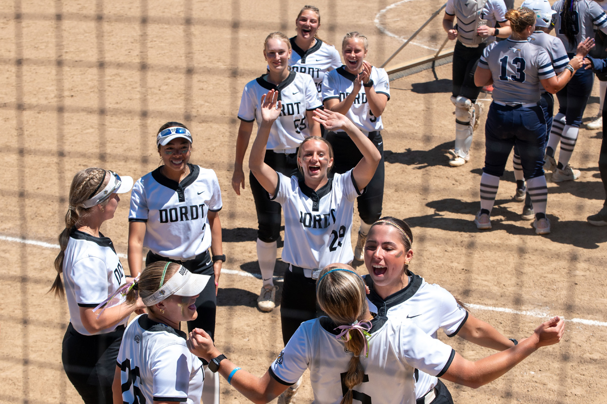 Defender Softball photo